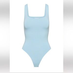 NWOT Aritzia/Babaton Contour Squareneck Bodysuit Size Small